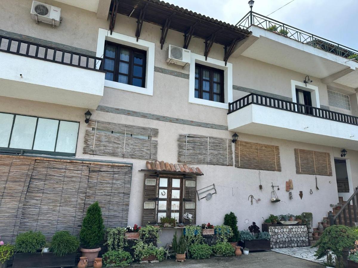 Bed & Breakfast Local Living Edi Berat Exterior foto