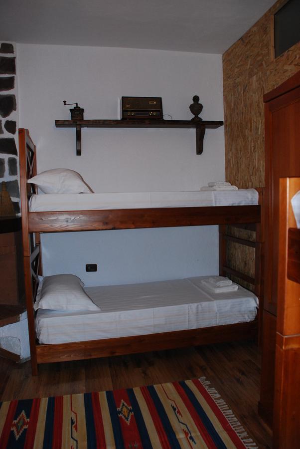 Bed & Breakfast Local Living Edi Berat Exterior foto