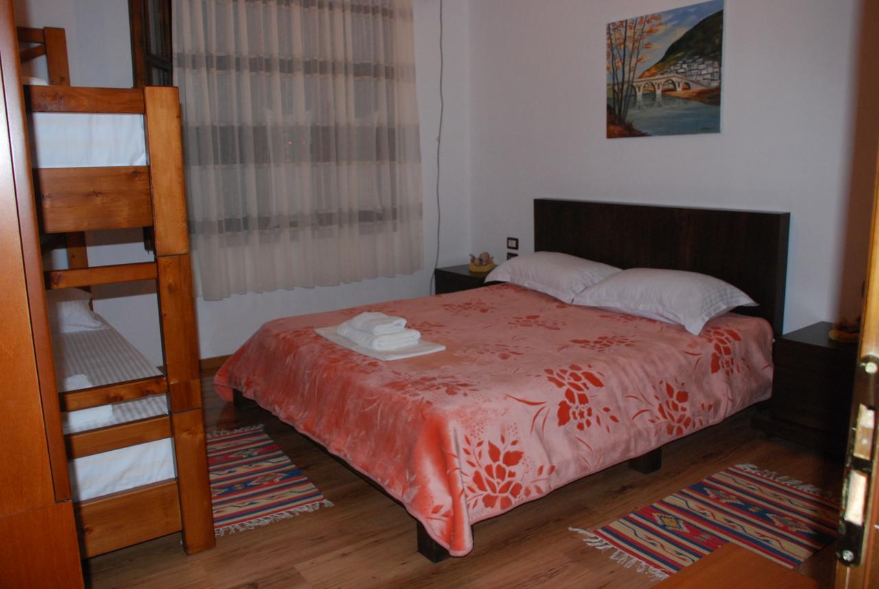 Bed & Breakfast Local Living Edi Berat Exterior foto