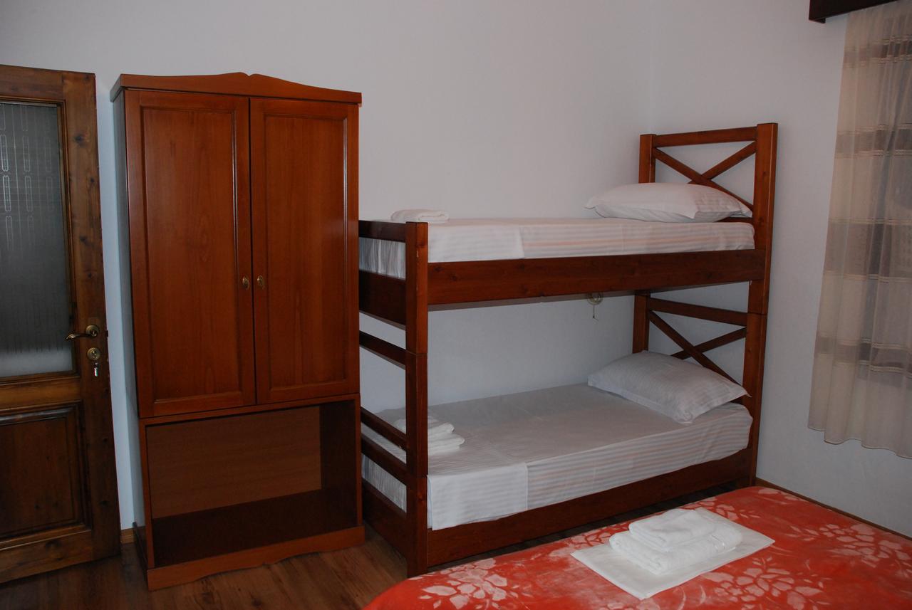 Bed & Breakfast Local Living Edi Berat Exterior foto