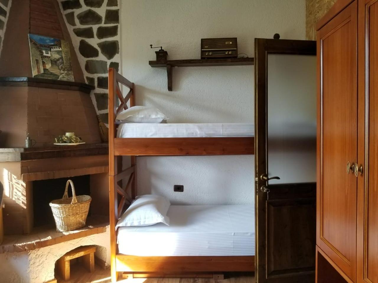 Bed & Breakfast Local Living Edi Berat Exterior foto